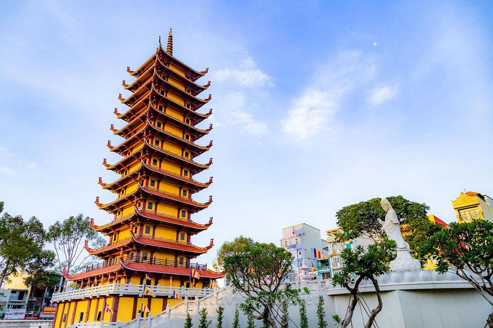 Viet Nam Quoc Tu Pagoda stands out with its 13-story tower